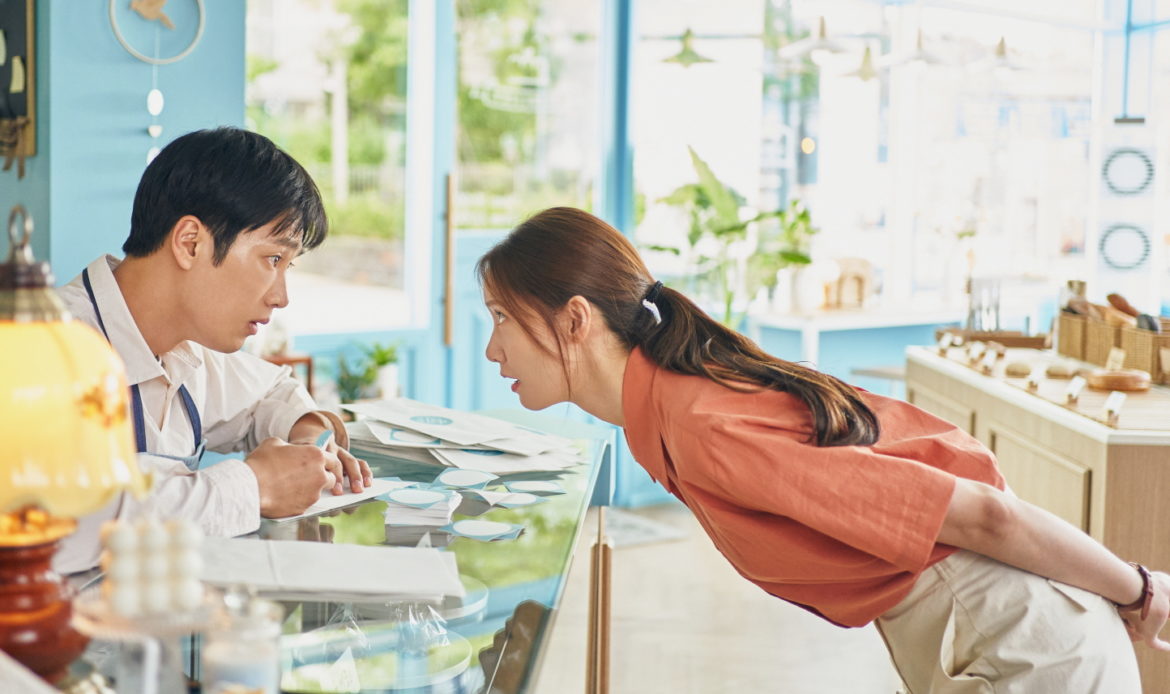 임윤아, 안보현, 주현영, 성동일 주연! <악마가 이사왔다> 개봉 임박! 무대인사로 찾아온다.